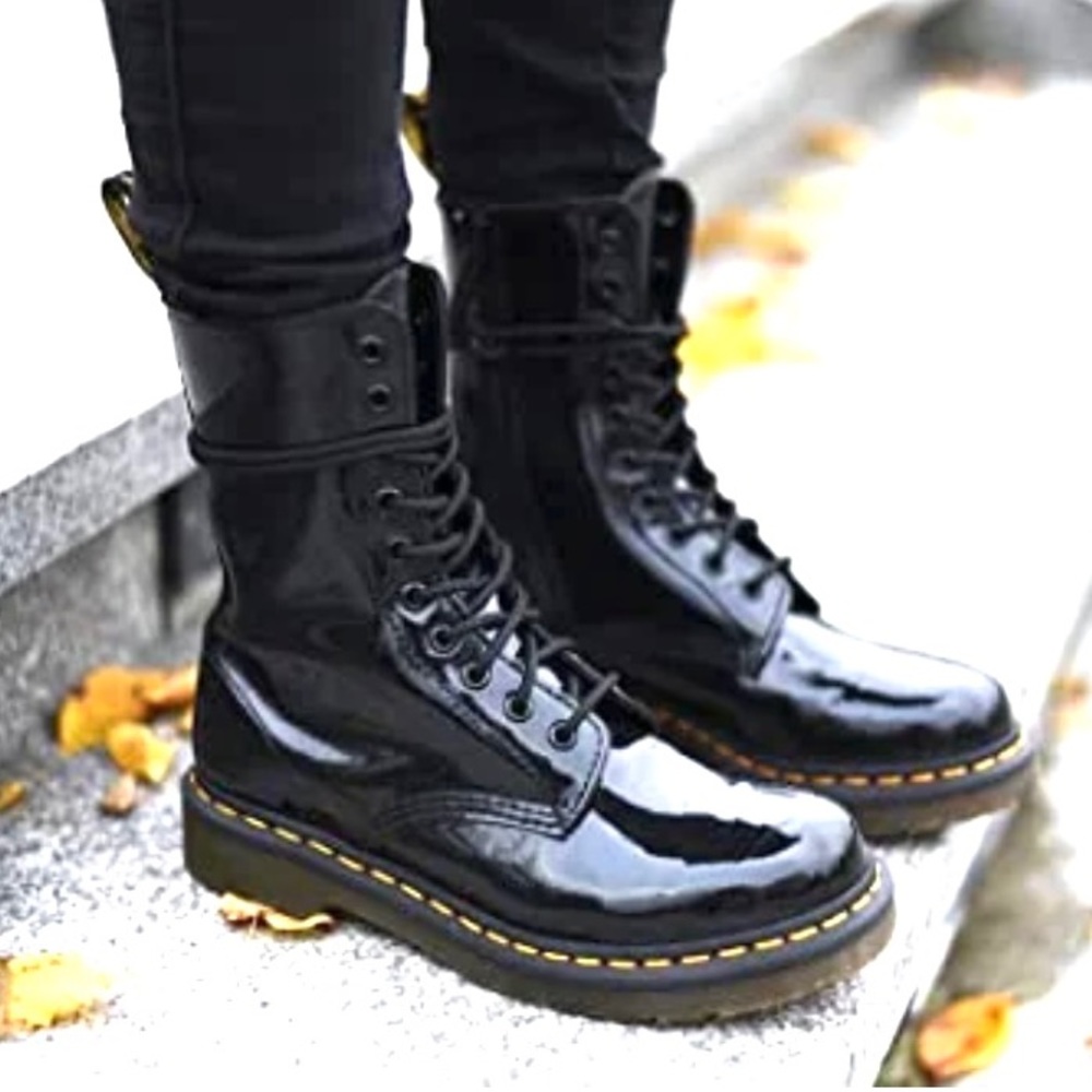 Dr. Martens 1490 Lamper Core Boots. Size 6